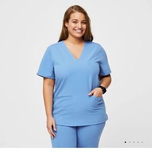 Figs Casma Three Pocket Ceil Blue Short Sleeve V-Neck Scrub Top